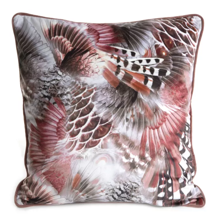 Poszewka welwetowa z motywem barwnych piór i estetyczną wypustką