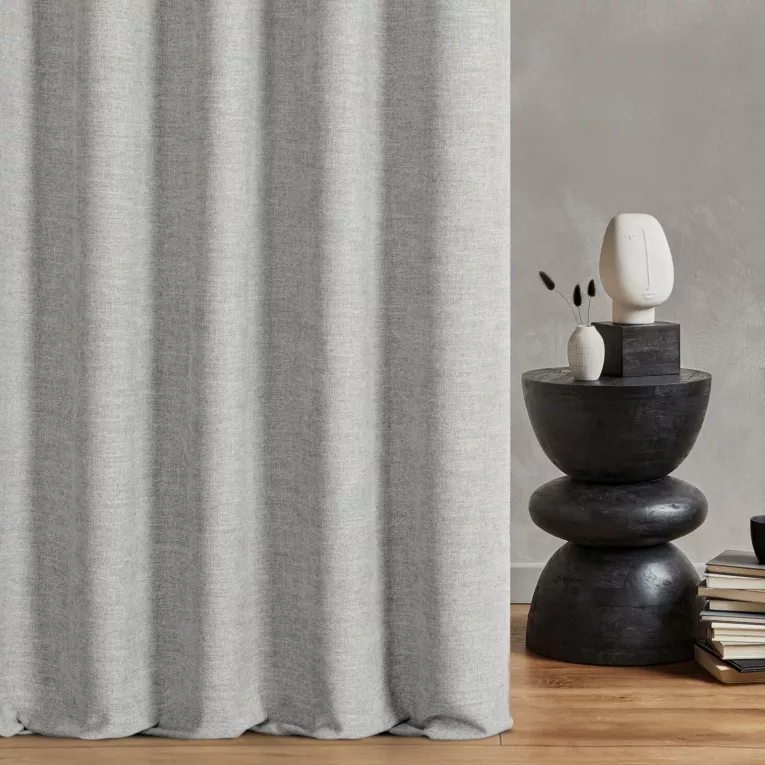 Zasłona szyta na taśmie fala srebrna tkanina o naturalnym charakterze z efektem melanżu