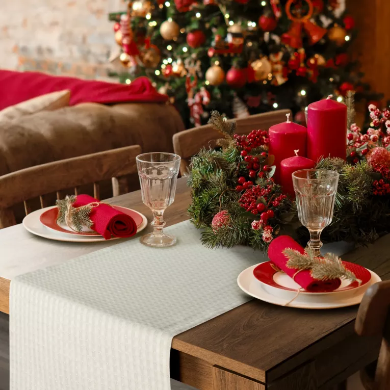 Bieżnik na stół kremowy 40x140 cm z żakardowej tkaniny FLASH świąteczny w krateczkę przetykany jasnozłotą nicią