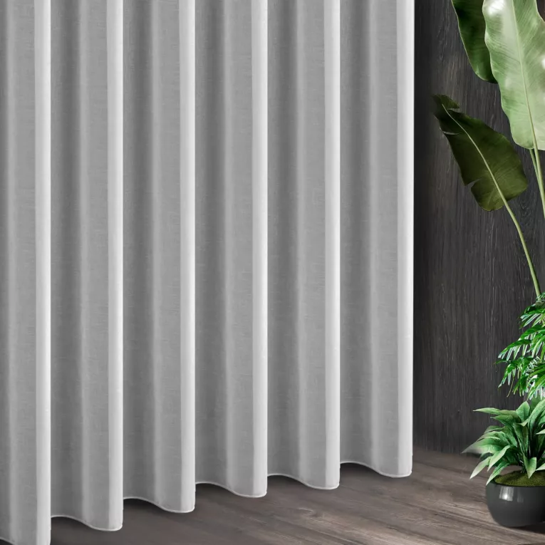 Tkanina firanowa gładka etamina przeplatana błyszczącą nicią, z połyskiem