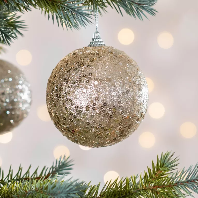 Bombka choinkowa obsypana lśniącym brokatem i cekinami
