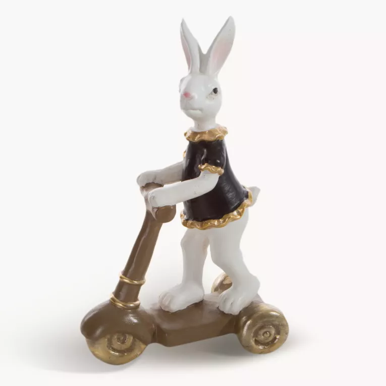 Wielkanocna figurka zajączka na hulajnodze