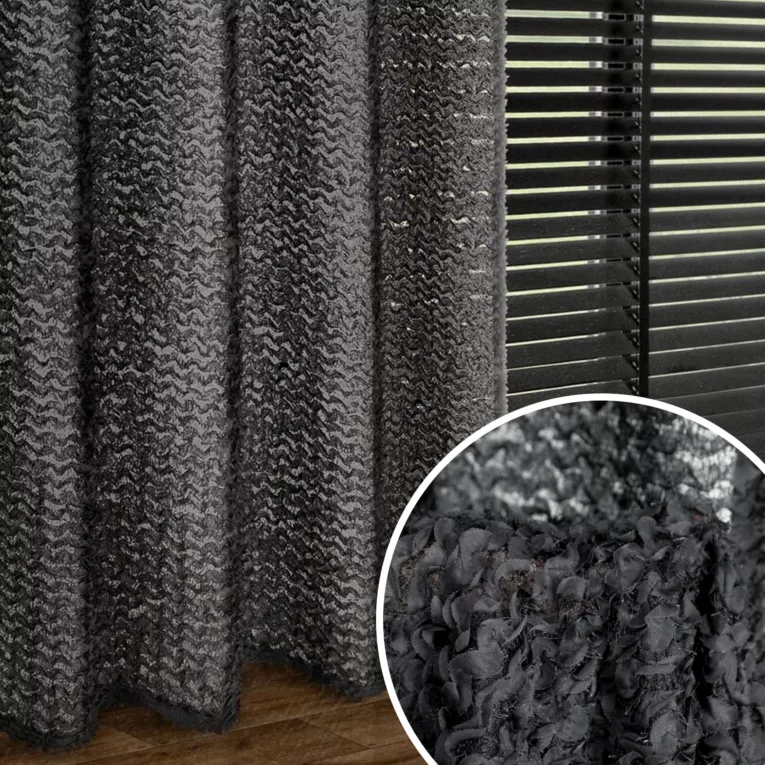 Zasłona czarna zdobiona moherową nicią i subtelnymi falbanami 135x250 przelotka - TIFFANY - Eva Minge