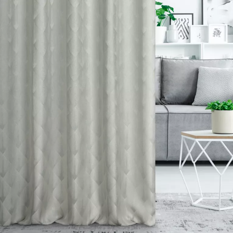 Zasłona szyta na flexach kremowo srebrna z tkaniny w elegancki geometryczny wzór z błyszczącą nicią