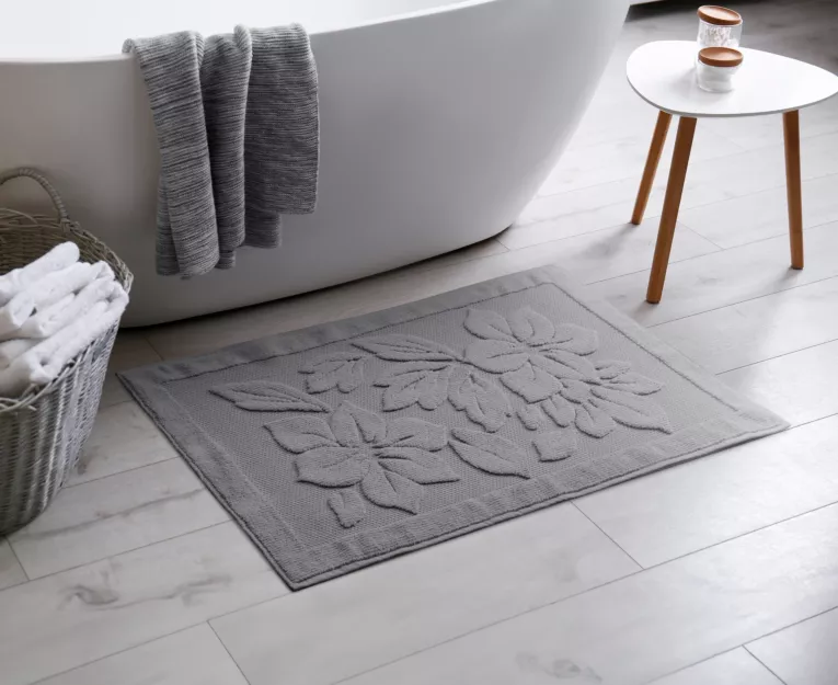 Dywanik łazienkowy bawełniany 60x95 cm zdobiony wytłaczanym roślinnym motywem