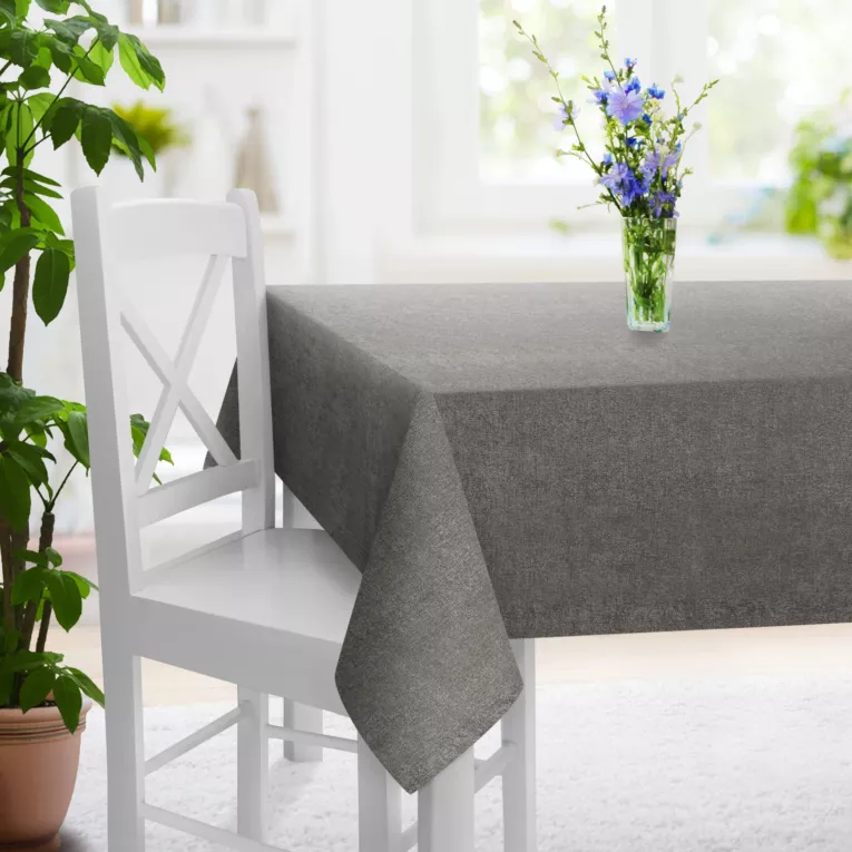 Obrus szyty popielaty z miękkiej w dotyku tkaniny szenilowej