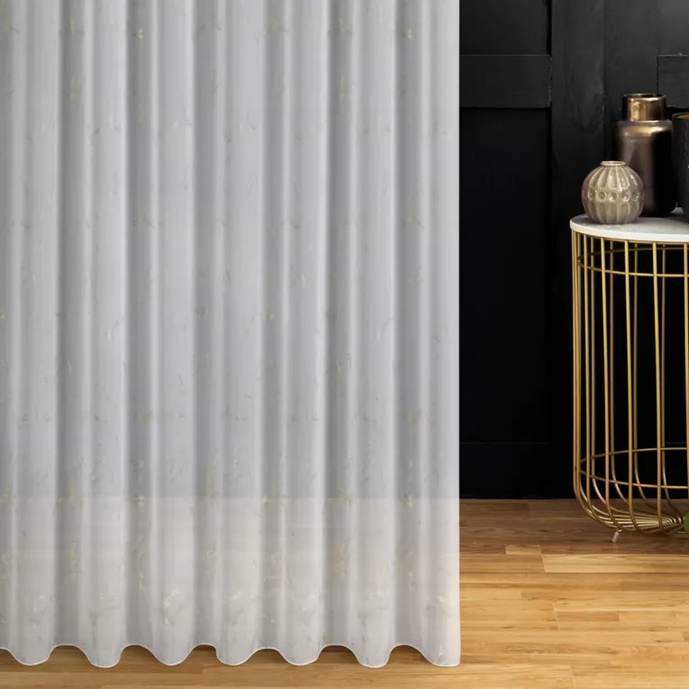 Firana szyta na taśmie 5 cm biało szampańska z matowej szyfonowej tkaniny z błyszczącym nadrukiem