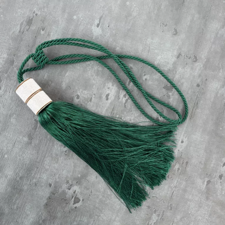 Dekoracyjny sznur do zasłon NATI upinacz z chwostem i metalowymi brokatowymi obrączkami