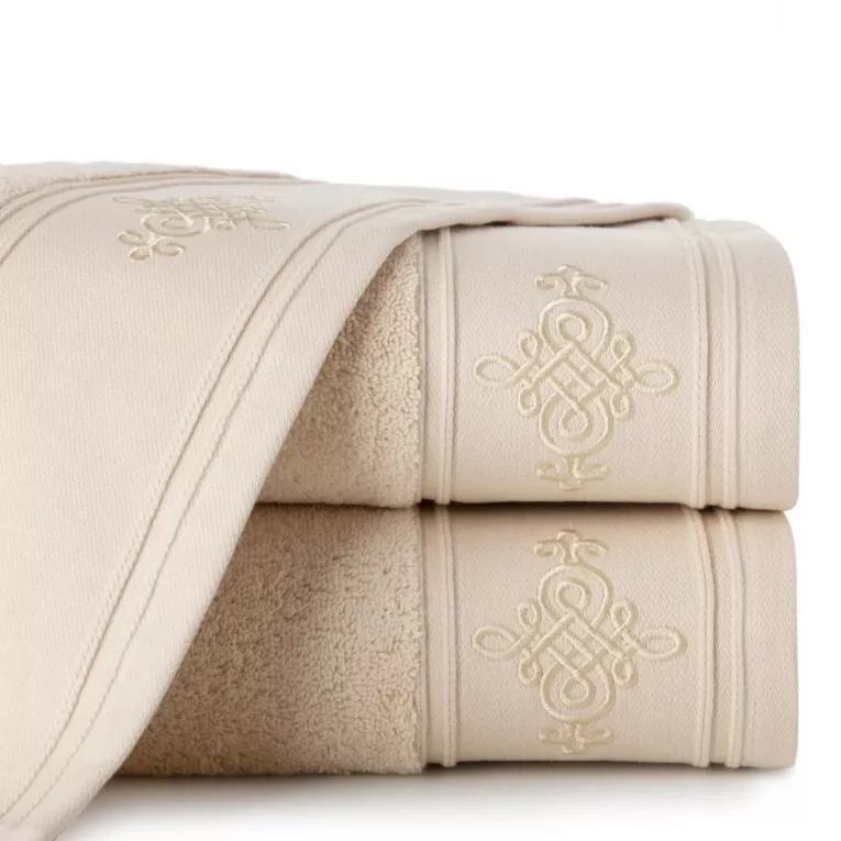 Ręcznik kąpielowy 50x90 cm bawełniany kolor beżowy z bordiurą zdobioną ornamentowym haftem 600 g/m2 KLAS 2