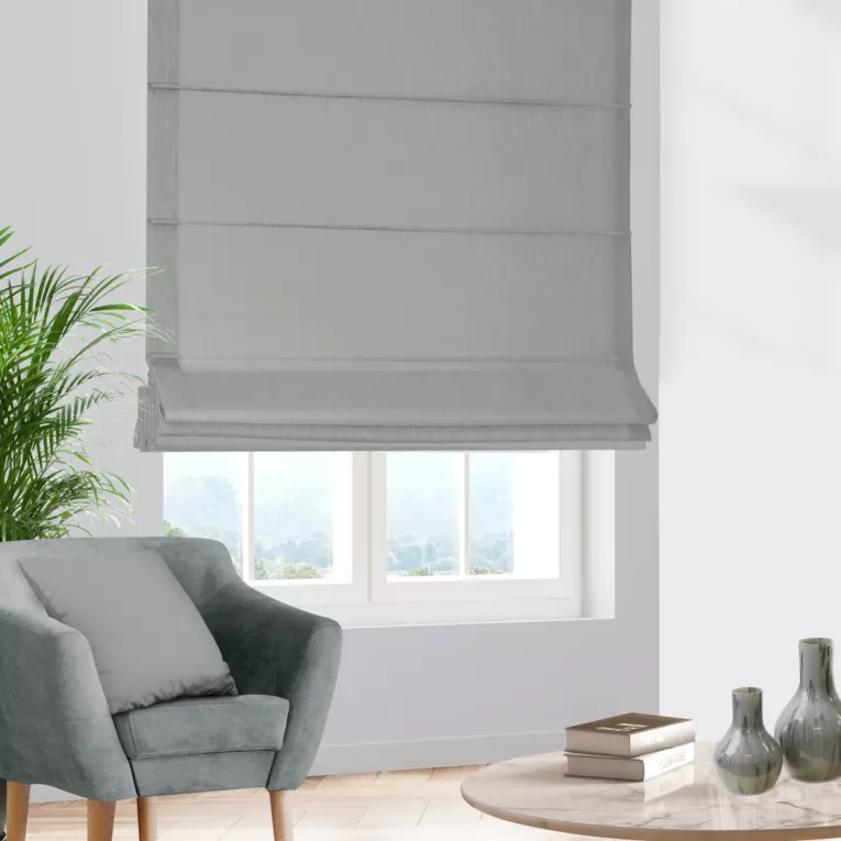 Roleta rzymska srebrna z gładkiej tkaniny zaciemniającej typu dimout