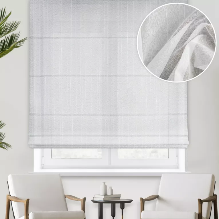 Roleta rzymska naturalna z matowej tkaniny o strukturze markizety, z efektem deszczyku, wykończona obciążnikiem