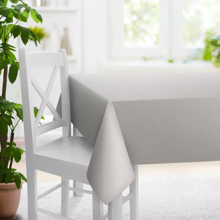 Obrus szyty stalowy z gładkiej zaciemniającej tkaniny typu dimout