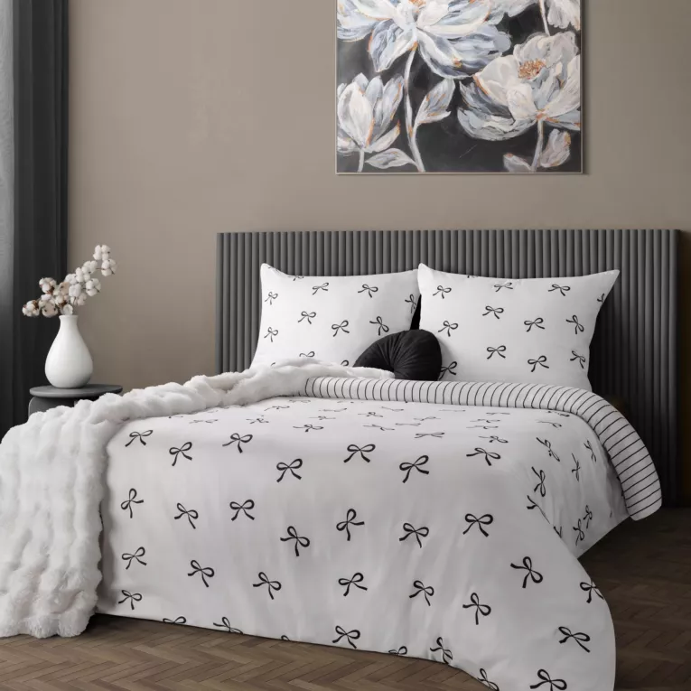 Pościel 140x200 cm komplet 2 częściowy z satyny bawełnianej kolor biało, czarna zdobiona nadrukiem kokardek RAYA 5