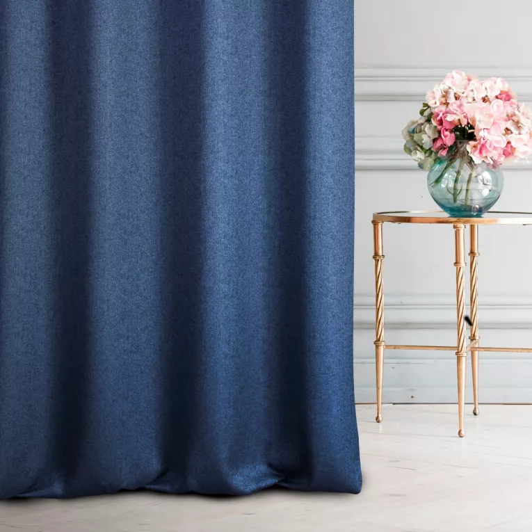 Tkanina zasłonowa z widocznym strukturalnym splotem, w stylu eko