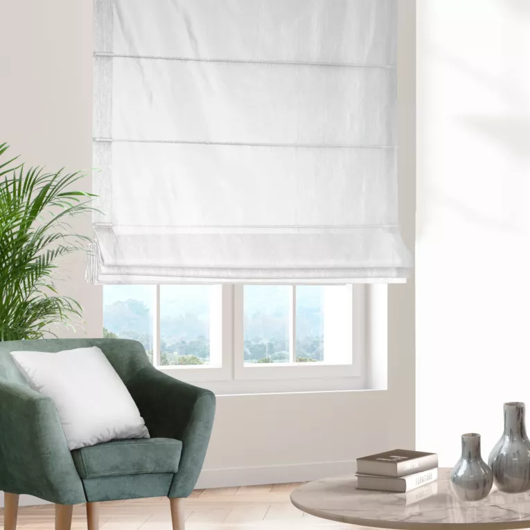 Roleta rzymska naturalna z tkaniny o satynowym połysku zaciemniającej w 100%