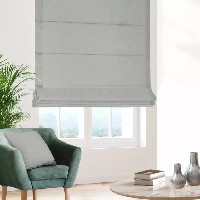 Roleta rzymska popielata z tkaniny blackout zaciemniającej w 100% o naturalnej strukturze