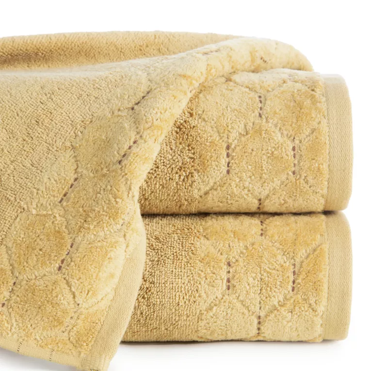 Ręcznik kąpielowy 50x90 cm bawełniany kolor musztardowy z welwetową geometryczną bordiurą 500 g/m2 LUMIA