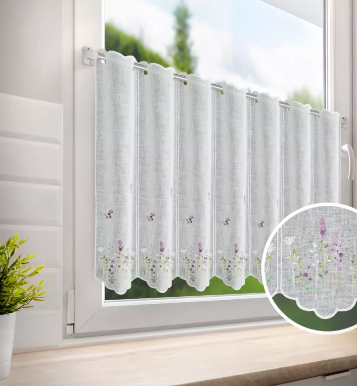 Tkanina firanowa zazdrostka zdobiona haftem drobnych kwiatuszków