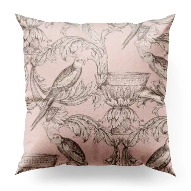 Poszewka szyta pudrowo różowa z miękkiej szlachetnej tkaniny z oryginalnym wzorem