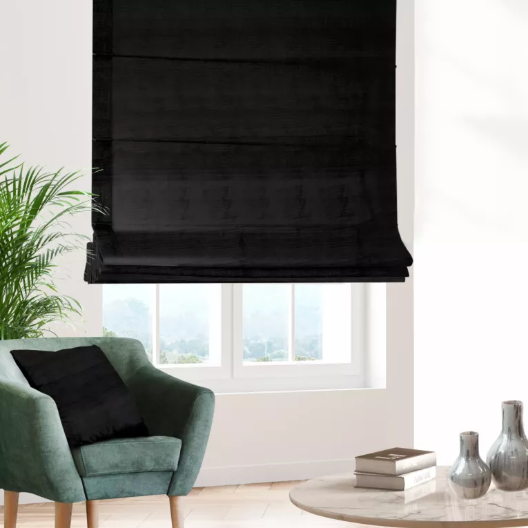 Roleta szyta z systemem comfort czarna z tkaniny welwetowej zaciemniającej w 100%