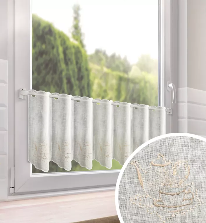 Tkanina firanowa zazdrostka z etaminy zdobiona uroczym haftem