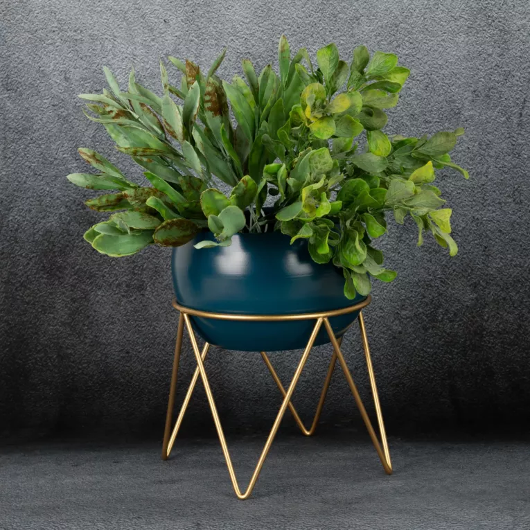 Metalowa osłonka na donicę na stojaku