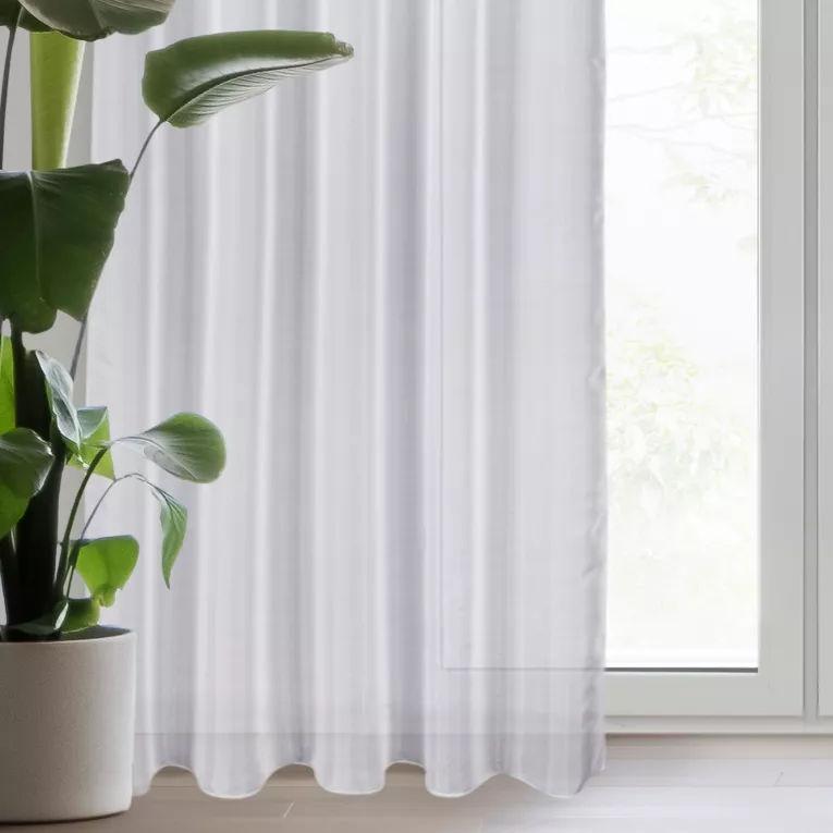 Firana biała z gładkiej tkaniny o błyszczącej powierzchni 140x270 cm taśma ALIA