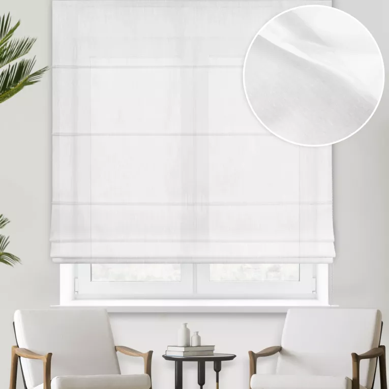 Roleta rzymska biała z matowej miękkiej tkaniny o naturalnym splocie, wykończona obciążnikiem