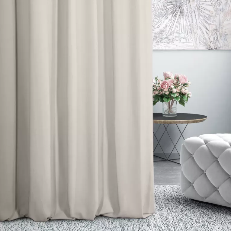 Zasłona szyta na tunelu DORA - HIT srebrna z miękkiej tkaniny o welurowej strukturze