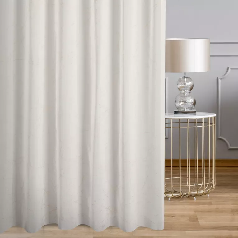 Firana szyta na taśmie 5 cm biało szampańska z szyfonowej tkaniny z błyszczącym nadrukiem