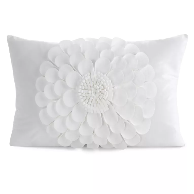 Poszewka na poduszkę 30 x 50 cm z welwetu kolor kremowy zdobiona trójwymiarowym motywem kwiatu FLORES 2