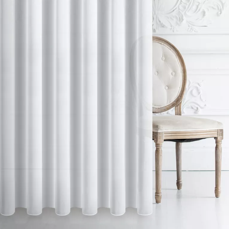 Firana szyta na taśmie 5 cm GENEVA biała z delikatnej w dotyku, gęsto tkanej, matowej krepy, wykończona obciążnikiem