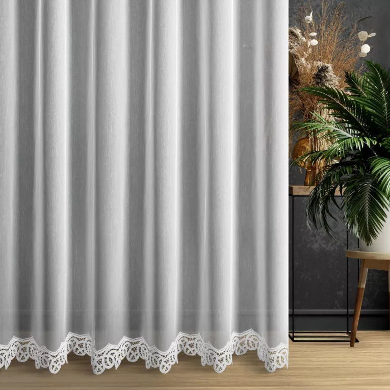 Firana szyta na taśmie fala biała z matowej tkaniny z efektem deszczyku ozdobionej aplikacją