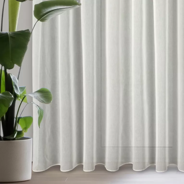 Firana biała z delikatnej etaminy zdobiona błyszczącym pasem kryształków 345x260 cm taśma KLOE