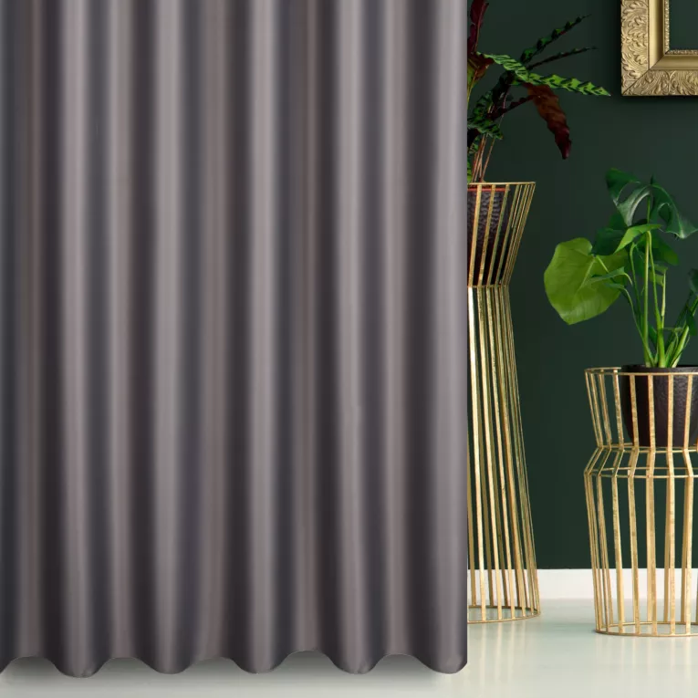 Zasłona szyta na taśmie 5 cm grafitowa z gładkiej tkaniny zaciemniającej typu dimout wykończona obciążnikiem