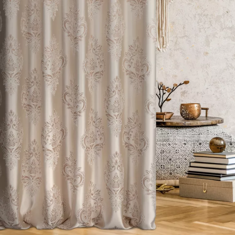 Zasłona szyta na flexach ciemnokremowa z miękkiej w dotyku tkaniny, z ornamentowym wzorem Pierre Cardin