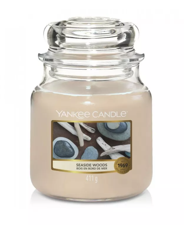 YANKEE CANDLE - Średnia świeca zapachowa w słoiku - Seaside Woods