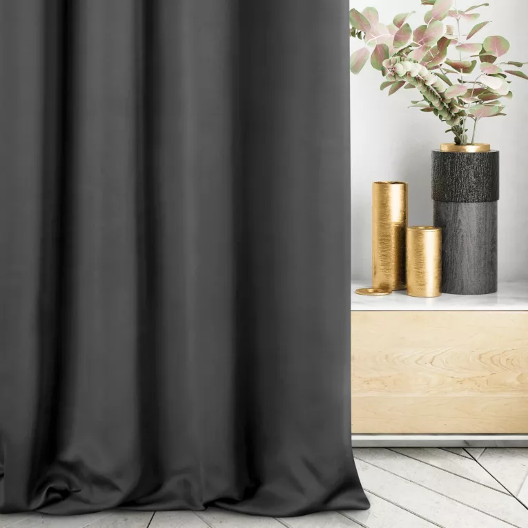 Zasłona szyta na taśmie 5 cm grafitowa z gładkiej tkaniny zaciemniającej typu dimout