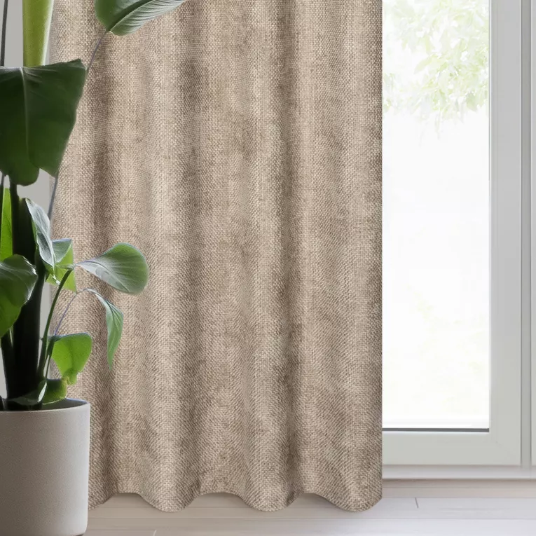 Zasłona beżowa z tkaniny szenilowej 135x250 przelotka - ALETA