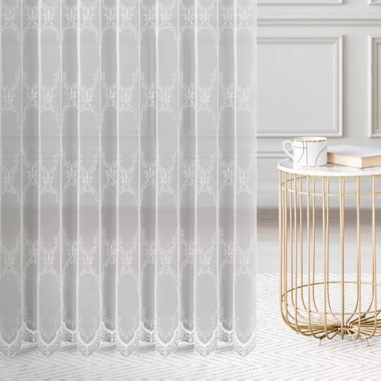 Tkanina firanowa matowa mikrosiateczka zdobiona delikatnym, ornamentowym haftem