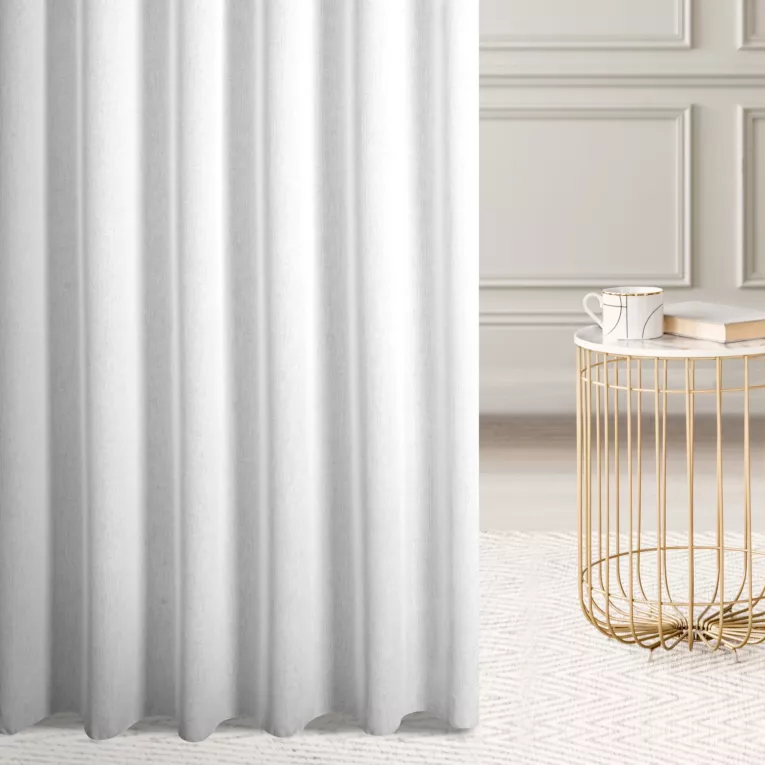 Firana szyta na taśmie 5 cm naturalna z półmatowej etaminy o luźnym splocie, wykończona obciążnikiem