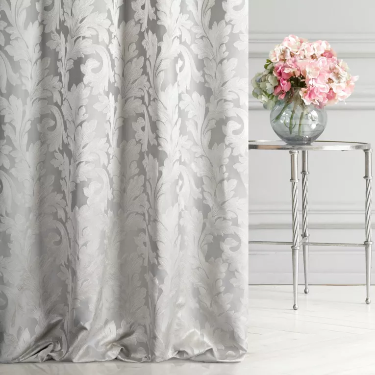 Zasłona szyta na taśmie 5 cm AURORA srebrna z pięknym malarskim wzorem roślinnym