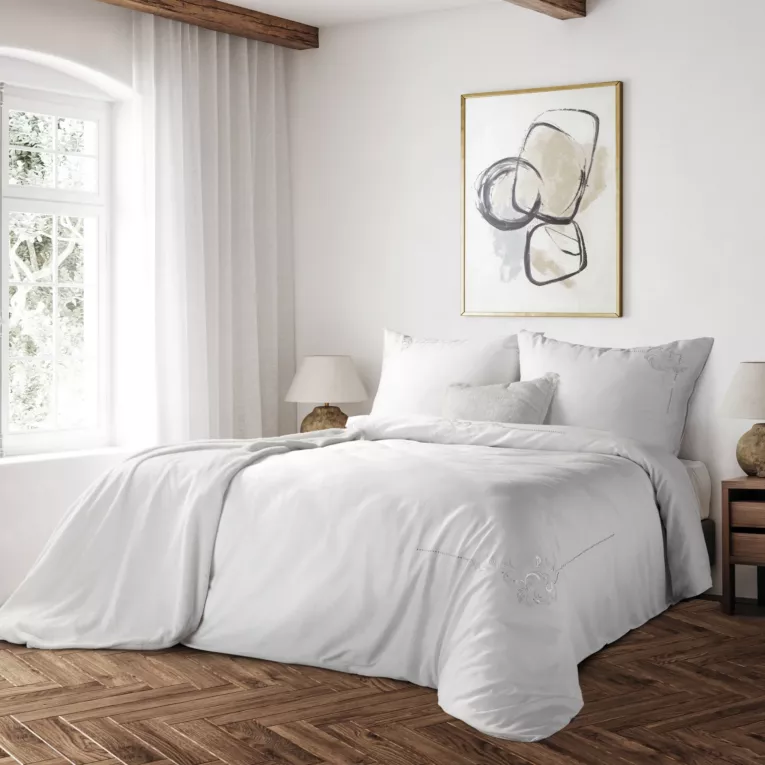 Pościel 160x200 cm z makosatyny bawełnianej kolor biały zdobiona haftem REINA 44