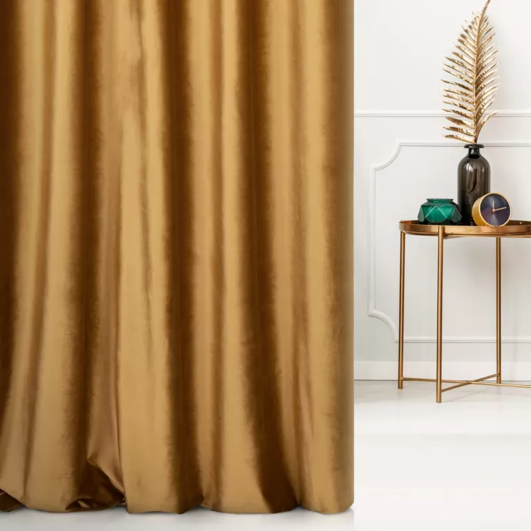 Zasłona szyta na taśmie 5 cm brązowa z miękkiej półmatowej tkaniny welwetowej