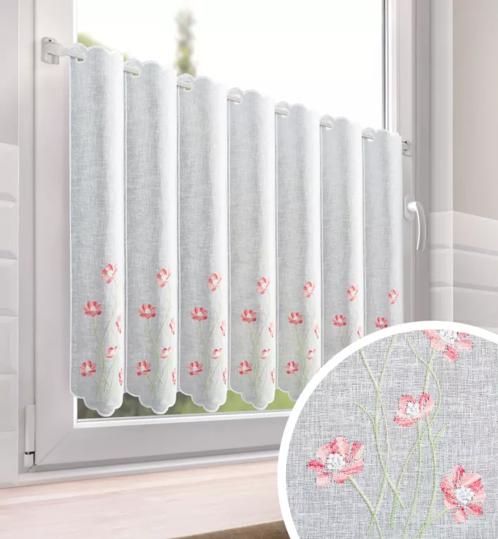 Tkanina firanowa zazdrostka zdobiona haftem roślinnym