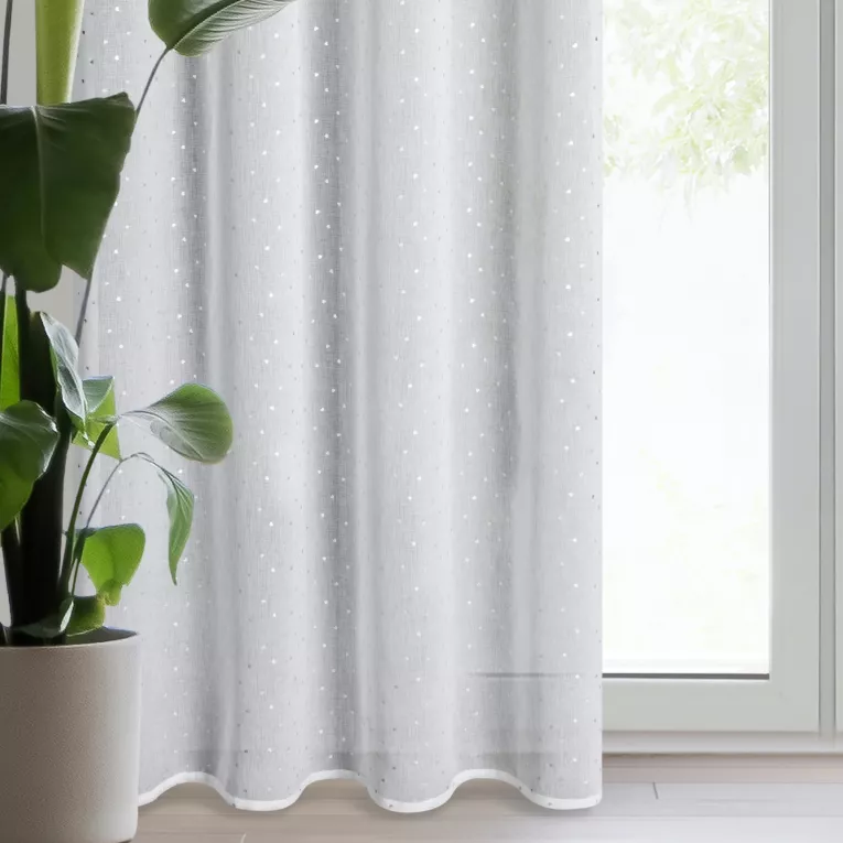 Firana biało, srebrzysta z błyszczącej etaminy zdobiona błyszczącym nadrukiem serduszek 140x250 cm przelotka GINA