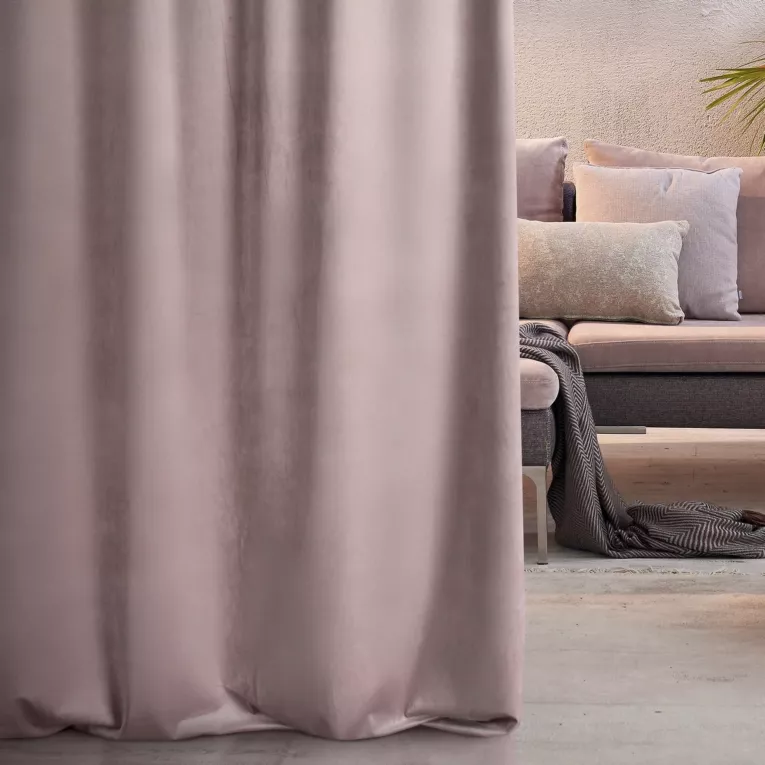 Zasłona szyta na taśmie 5 cm ENYA pudrowo różowa z miękkiej półmatowej tkaniny welwetowej