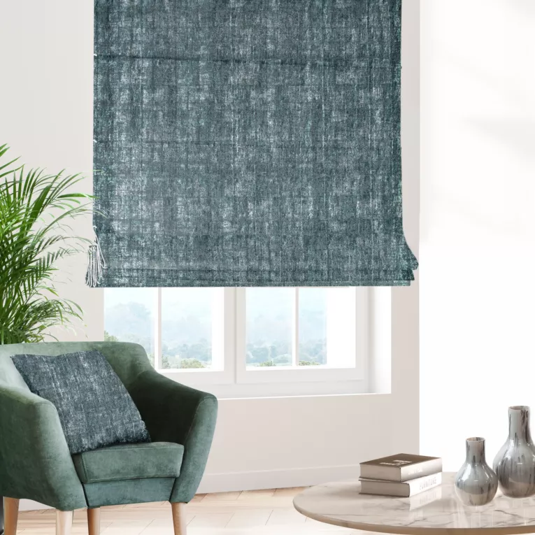 Roleta rzymska turkusowa z ekskluzywnej tkaniny z delikatnym połyskiem