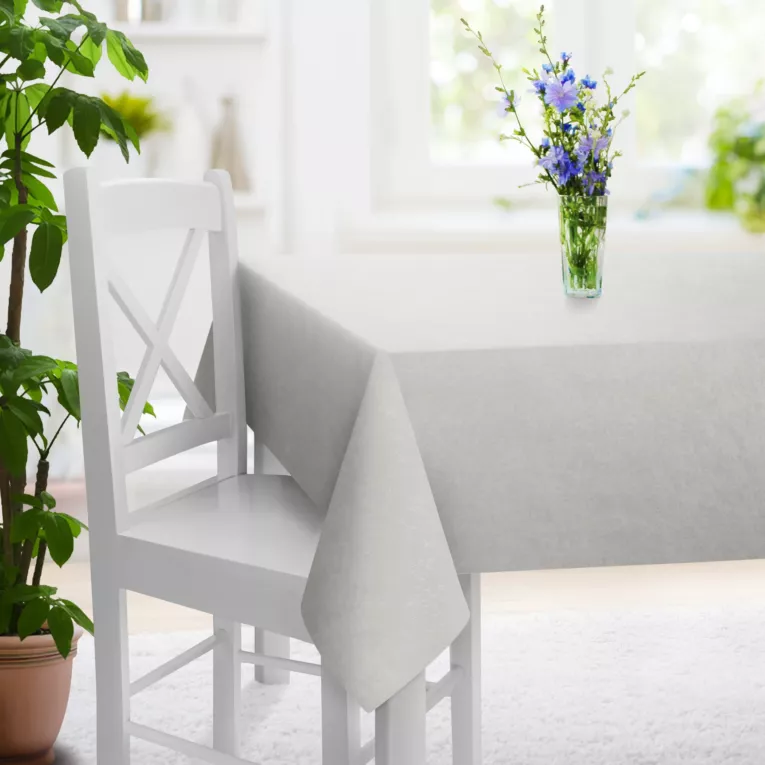 Obrus szyty naturalny z miękkiej tkaniny szenilowej typu dimout o naturalnym splocie