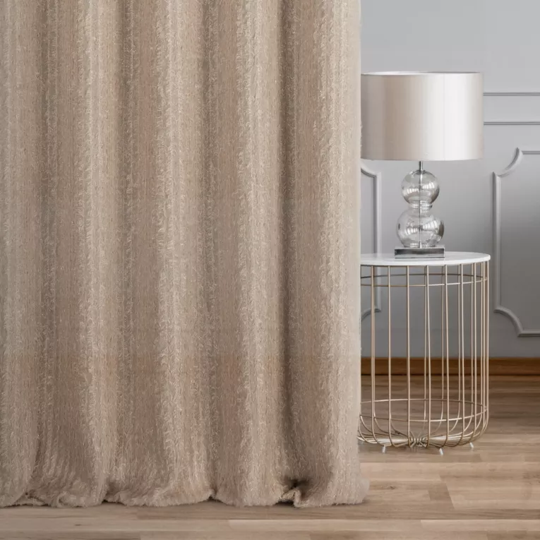 Zasłona szyta na taśmie 5 cm beżowa z tkaniny z aplikacją i haftem